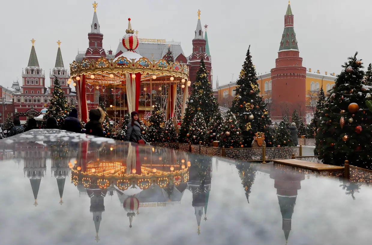 A Praça Manezhnaya, em Moscovo, decorada para as festas de Natal e Ano Novo.