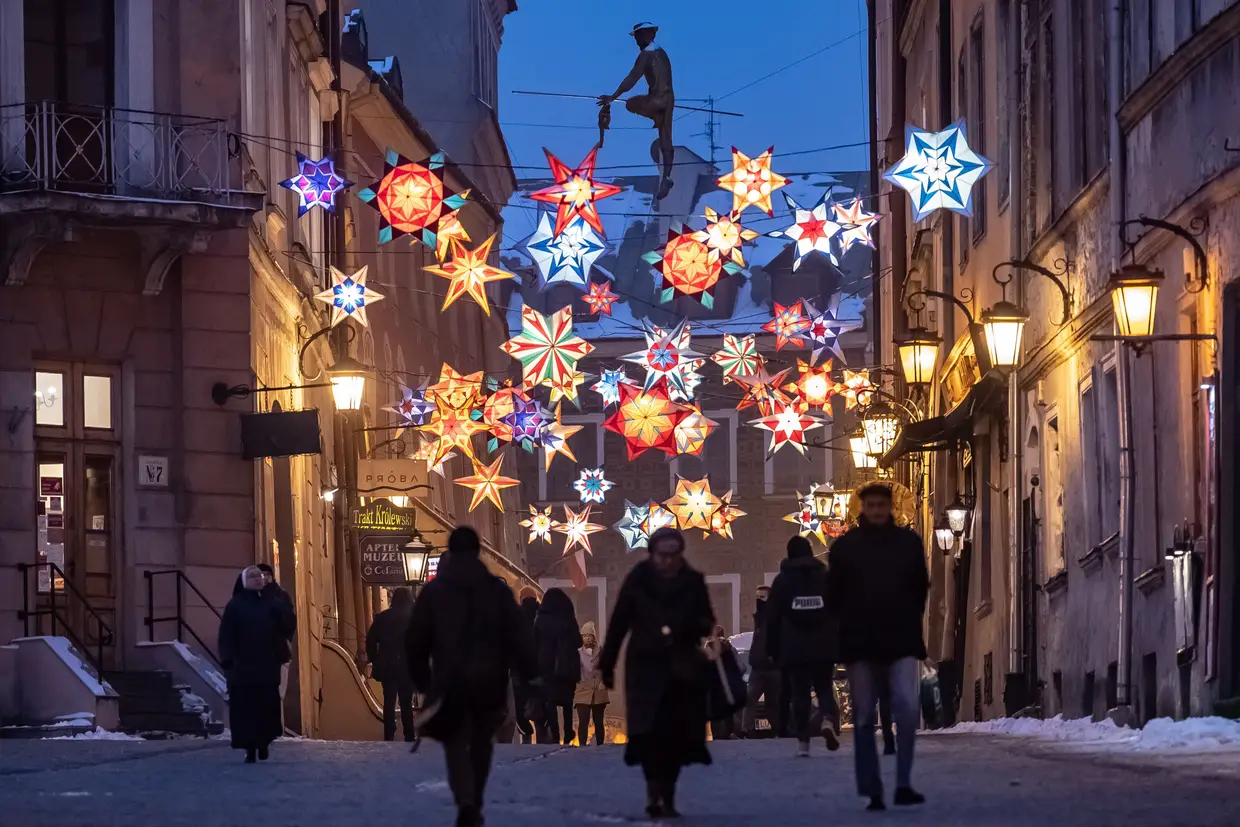 As decorações de Natal numa rua em Lublin, na Polónia.