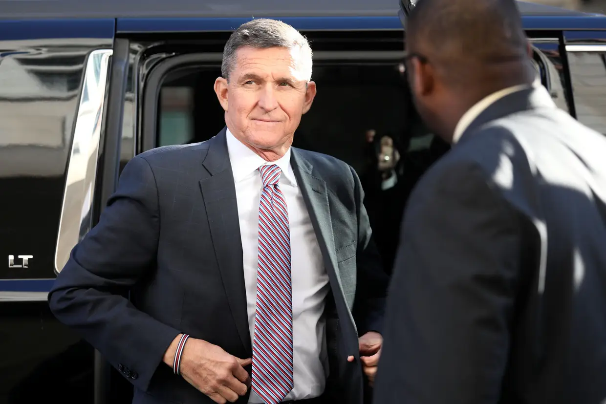 O ex-conselheiro de Segurança Nacional dos Estados Unidos, Michael Flynn, à chegada da audiência em que conhecerá a sua sentença, no Tribunal Distrital dos EUA, em Washington.