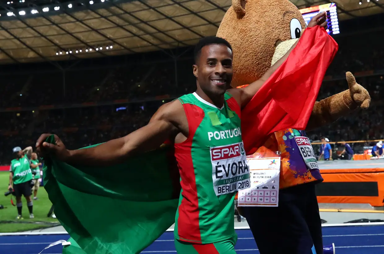 "Um atleta abdica de muita coisa, (...) e quando entro para uma pista como esta, o meu objetivo é fazer valer a pena todo esse sacrifício e isto acaba por pagar esse esforço" - Nelson Évora, campeão europeu do triplo salto em Berlim (12-08-2018)