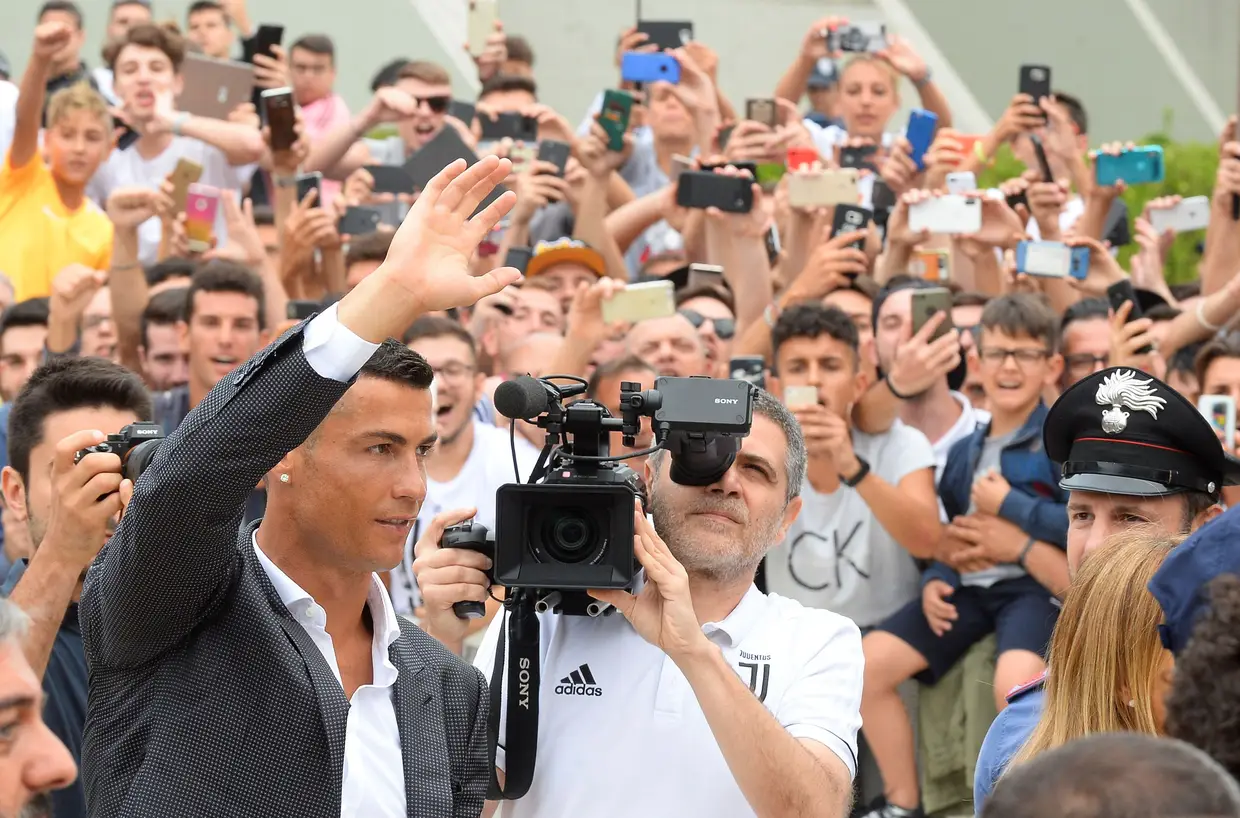 "Com a minha idade os futebolistas preferem ganhar dinheiro em destinos como Qatar e a China. Com todo o respeito pelas decisões de cada um, prefiro rejuvenescer-me num clube como a Juventus" - Cristiano Ronaldo, na apresentação como jogador da Juventus (16-07-2018)