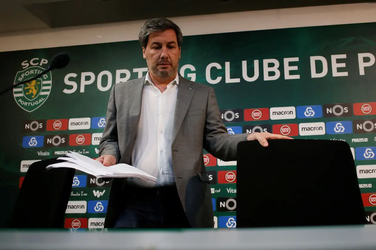 "Não consigo mais sentir este clube... Não sou mais do Sporting Clube de Portugal porque fui enganado... Não quero fazer parte de um conjunto de cretinos que não valem o ar que respiram. Não me quero mais aproximar de uma elite bafienta e malcheirosa que sempre dominou o Sporting Clube de Portugal! Hoje deixei de ser para sempre sócio e adepto deste clube" - Bruno de Carvalho, após ser destituído da presidência do Sporting (via Facebook, 23-06-2018)