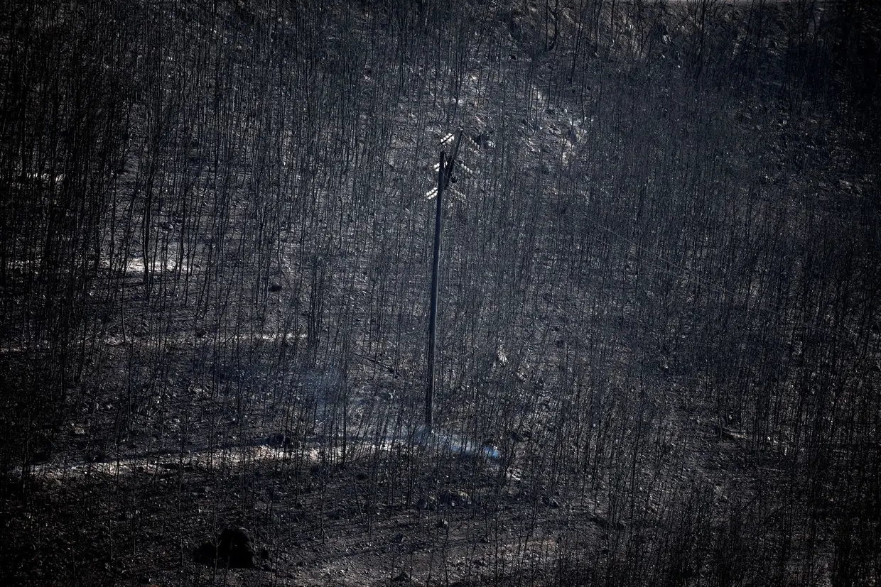 Mais de 1.500 casas foram afetadas e mais de 300 viaturas foram completamente destruídas pelas chamas daquele que foi considerado o pior incêndio de sempre na Grécia. Dezenas de pessoas perderam a vida.