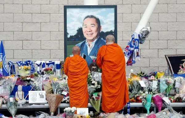 A morte do proprietário do Leicester foi um dos eventos trágicos que marcou 2018. Vichai Srivaddhanaprabha, que comprou o clube inglês em 2010, perdeu a vida num acidente de helicóptero, quando saía do estádio dos “foxes”. O empresário tailandês tinha 61 anos.