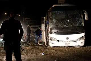 Explosão atinge autocarro de turistas e faz quatro mortos no Egito