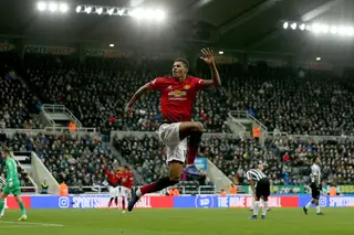 Manchester United segue na Taça de Inglaterra e Solskjaer iguala feito histórico