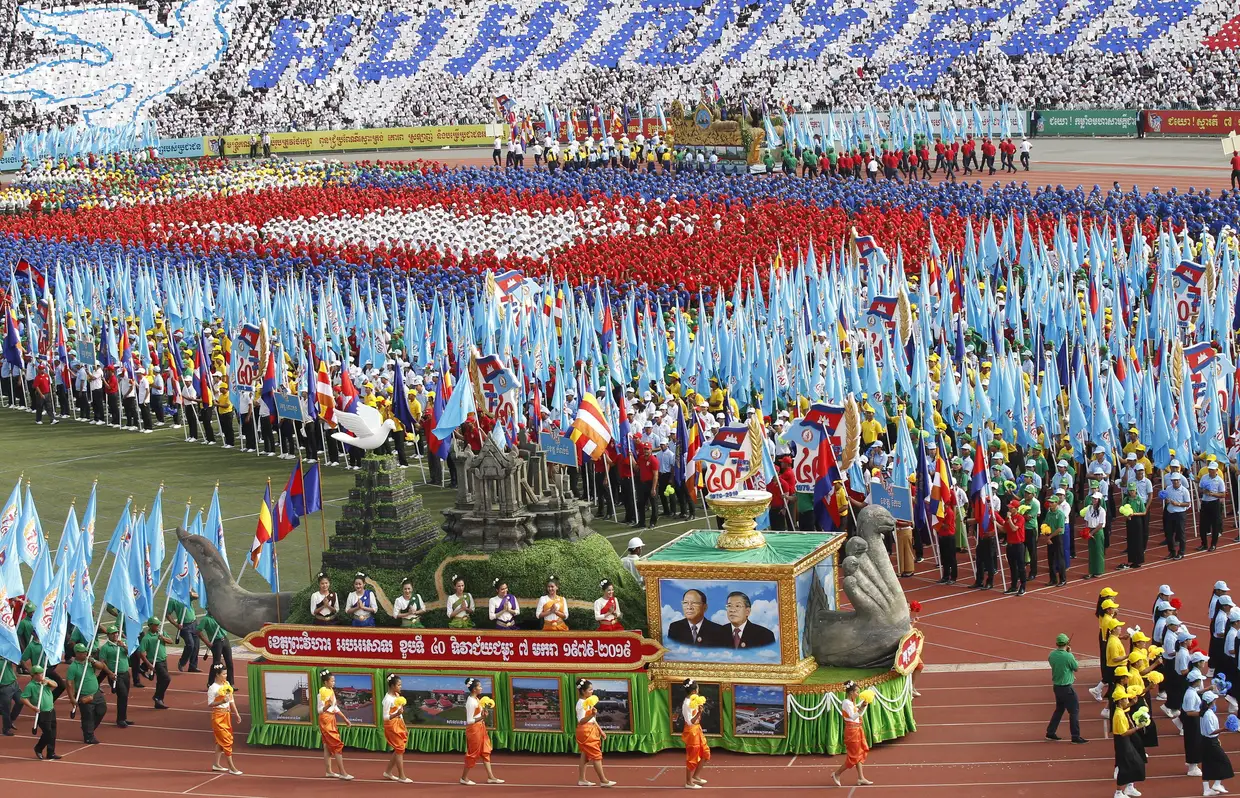 População do Camboja nas celebrações do 40.º aniversário do Dia da Vitória, que marca o colapso do regime do Khmer Vermelho.