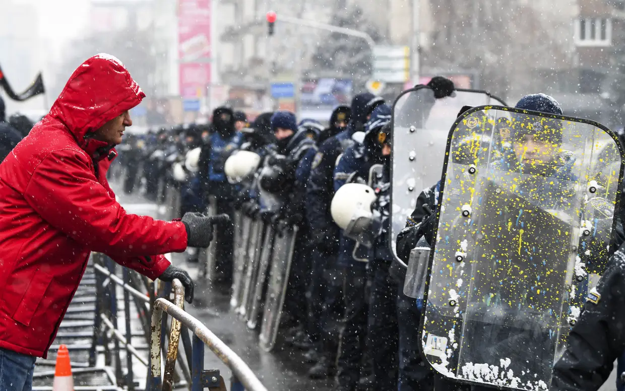 Protestos na Macedónia contra a mudança da constituição e do nome do país.