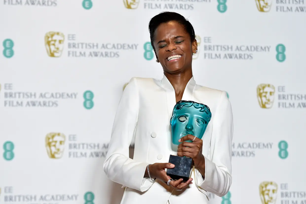 Letitia Wright com o prémio de estrela em ascensão