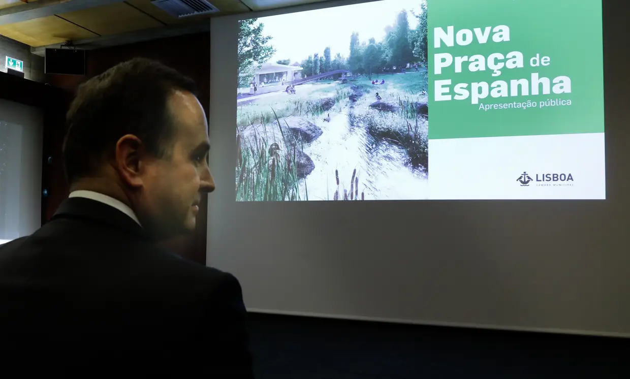 Fernando Medina, presidente da Câmara Municipal de Lisboa, durante a cerimónia de apresentação da proposta vencedora do concurso público internacional para a elaboração do projeto Parque Urbano da Praça de Espanha realizada na Fundação calouste Gulbenkian, Lisboa.