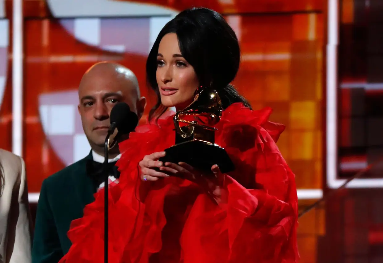 Na música 'country', Musgraves ganhou o melhor álbum, com "Golden Hour", melhor desempenho a solo, com "Butterflies", e melhor música, com "Space Cowboy".