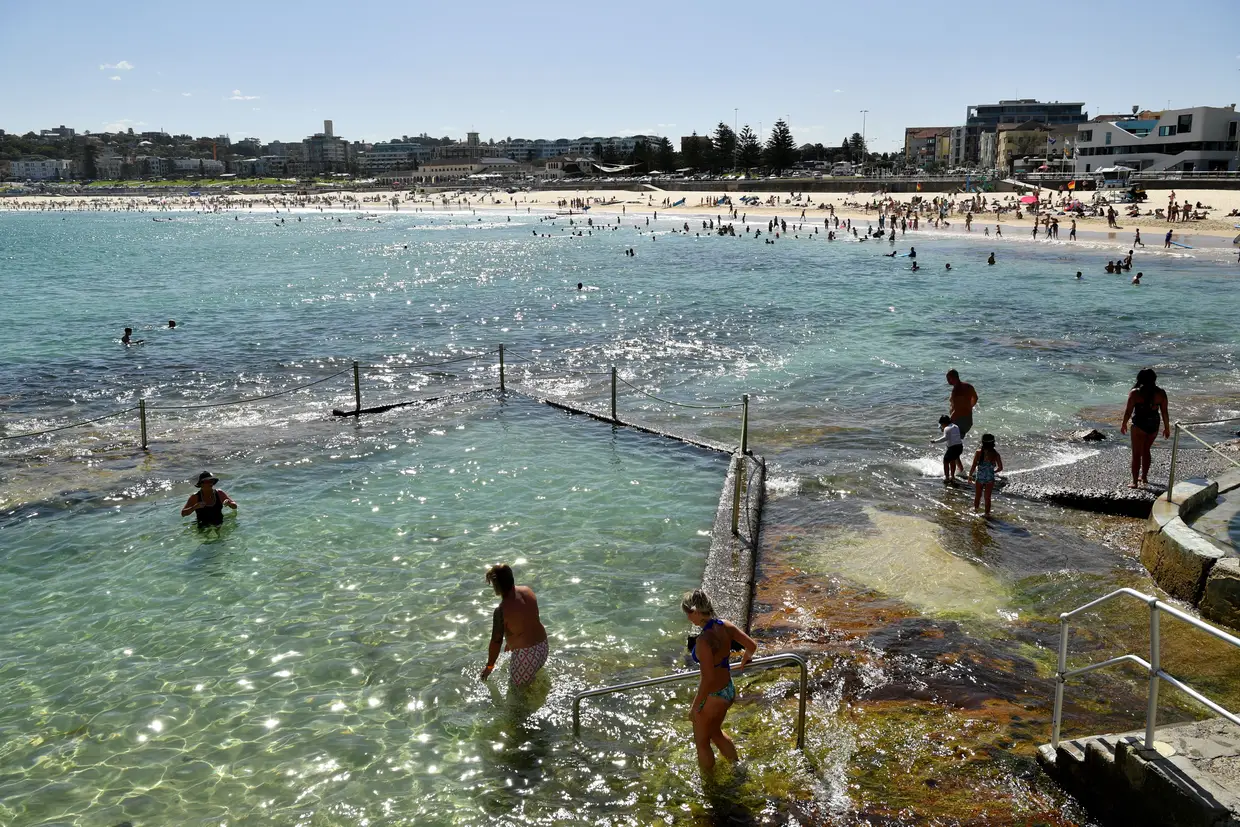 O bom tempo na Bondi Beach, em Sidney, Austrália.