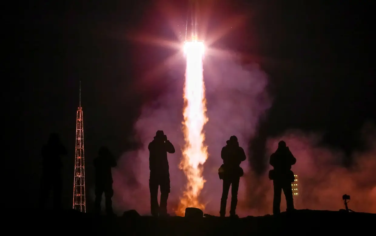O lançamento da nave tripulada russa Soyuz MS-12, no Cazaquistão, que parte para a Estação Espacial Internacional.