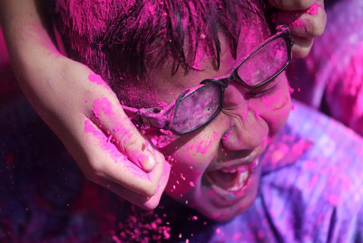 Celebrações do Festival das Cores Holi em Bombaim, na Índia.