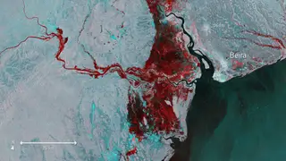 Divulgada pela Agência Espacial Europeia, a imagem mostra a extensão das inundações, marcadas a vermelho.