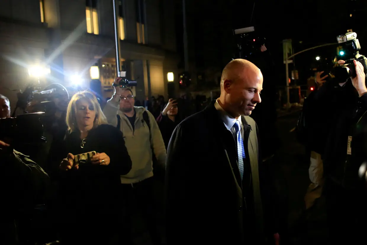 O advogado Michael Avenatti, que representou a estrela de filmes adultos Stormy Daniels contra o presidente dos EUA, Donald Trump, à saída do tribunal federal em Nova Iorque.