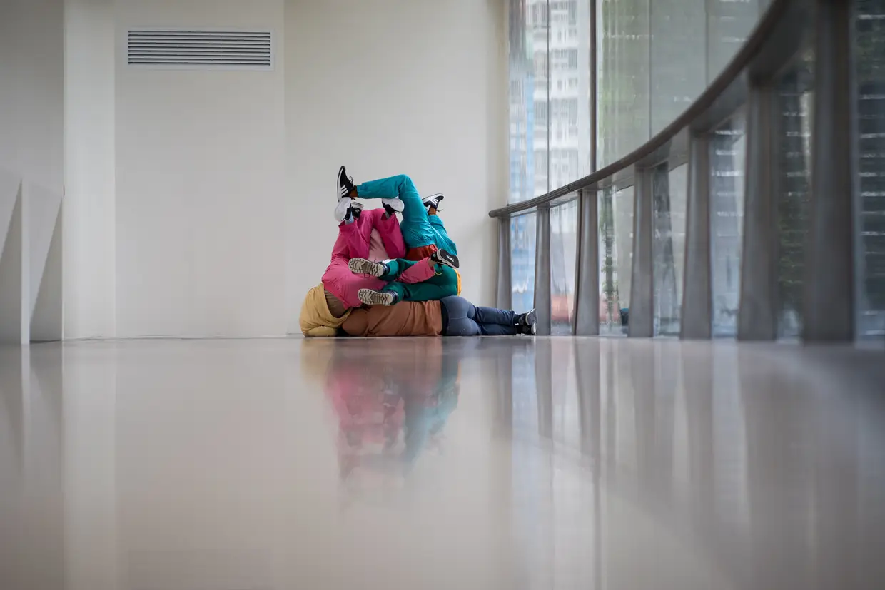Vários bailarinos dão corpo à exposição de Esculturas Humanas que mudam de local e coreografia