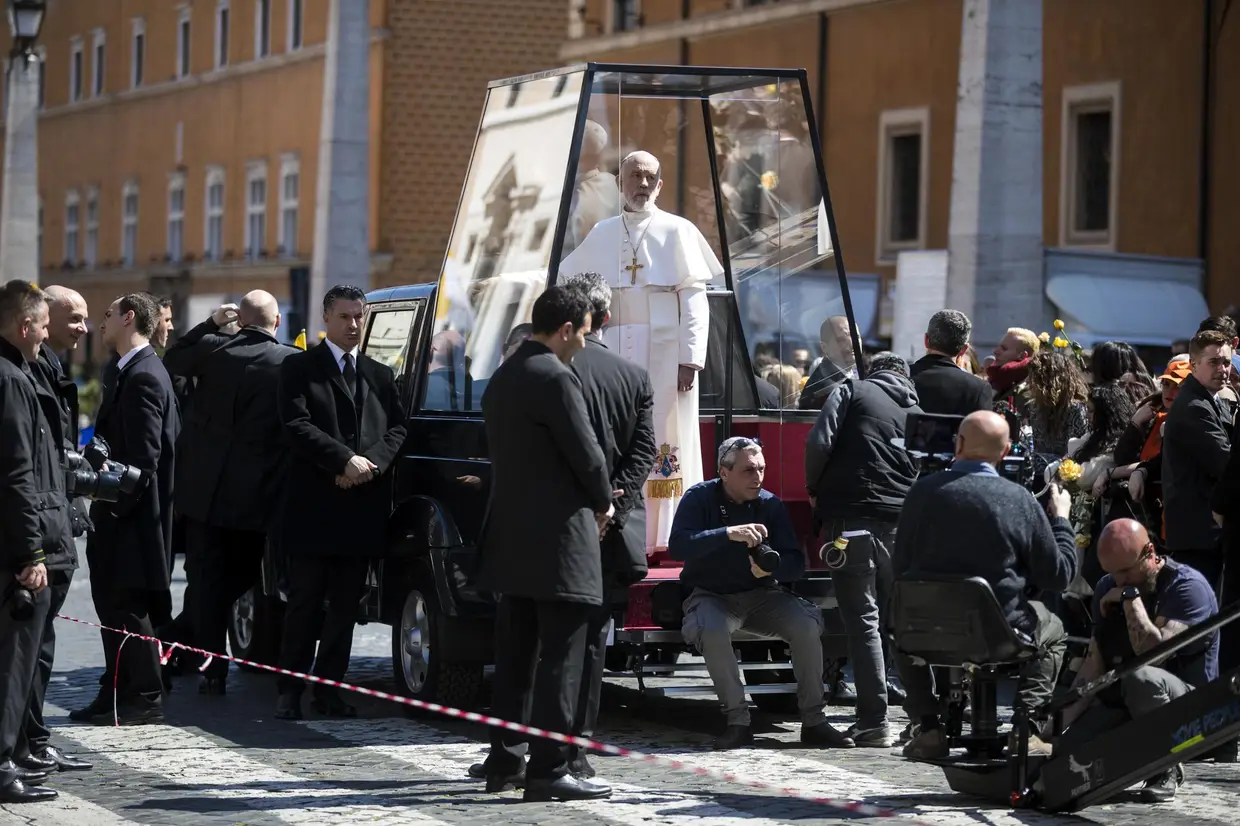 John Malkovich durante a rodagem da série de televisão "The New Pope", em Roma, Itália.