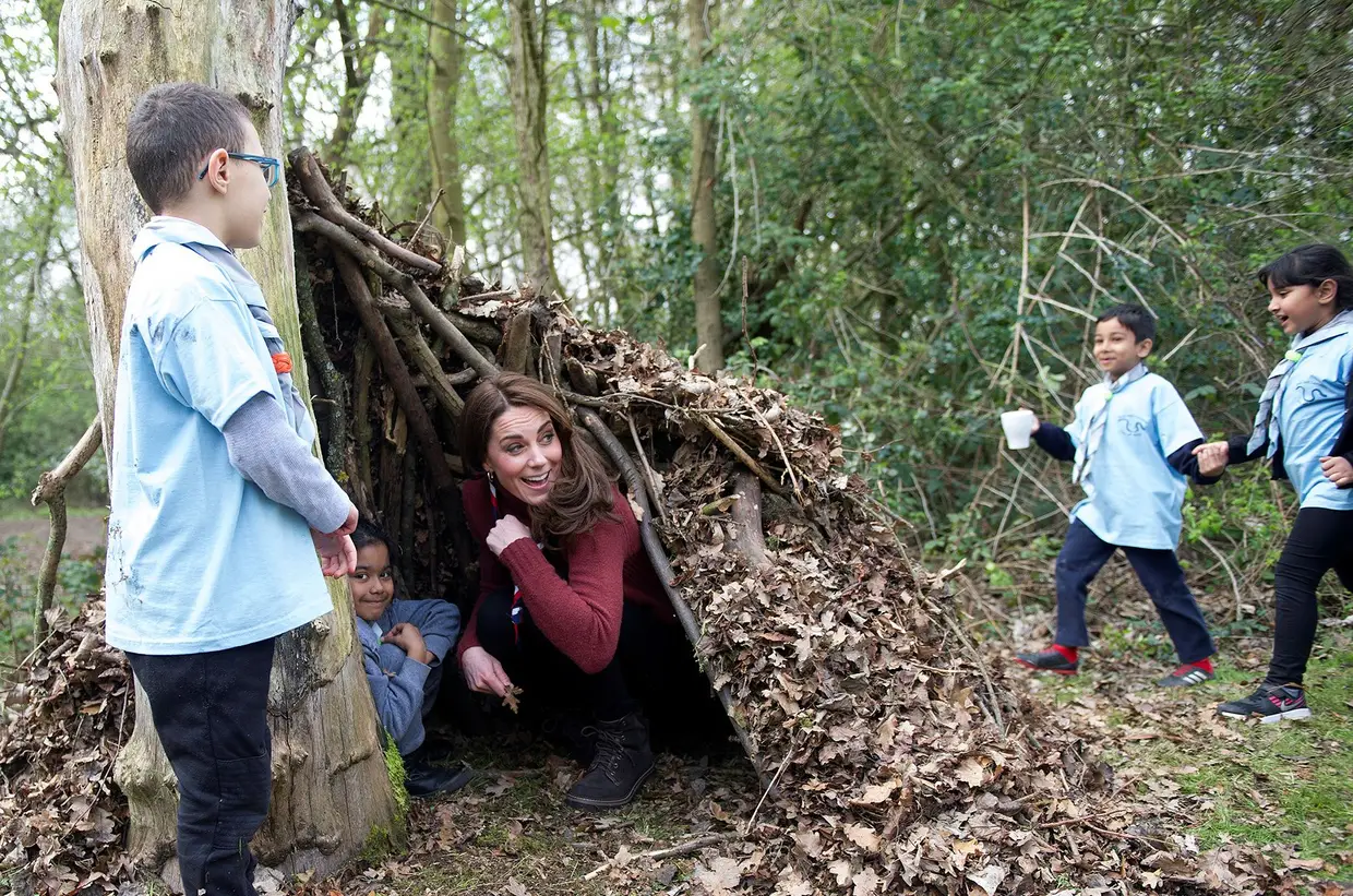 A duquesa de Cambridge visita a sede dos escuteiros em Gilwell Park, Essex, Inglaterra.