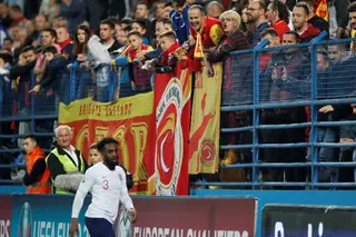 Seleção do Montenegro pede desculpas por atos racistas contra ingleses