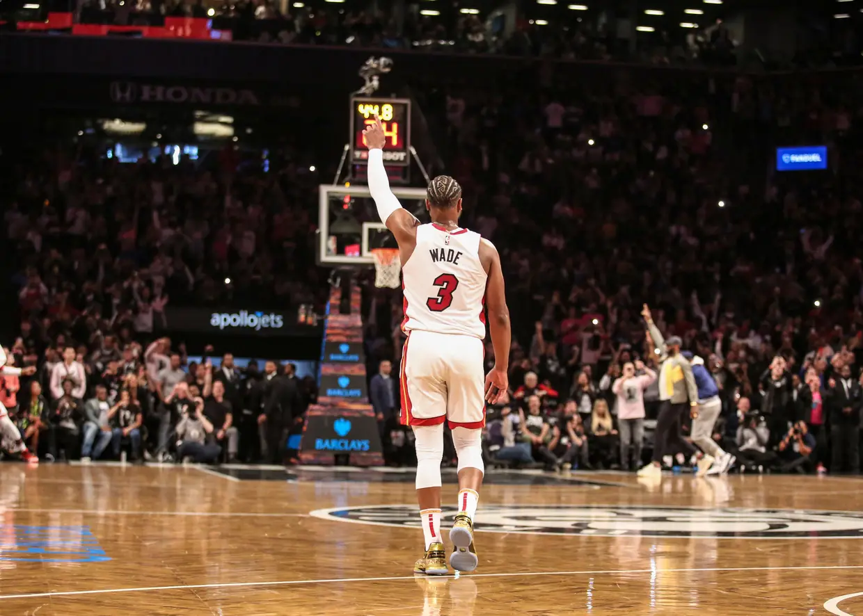Na NBA, a semana fica marcada pelo fim da época regular e pelo adeus de duas figuras que marcaram uma era na modalidade: Dwyane Wade despede-se após 16 épocas ao mais alto nível...