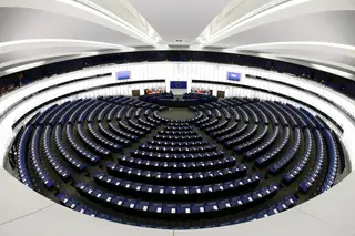 Eurodeputados dão luz verde a nova lei que protege denunciantes