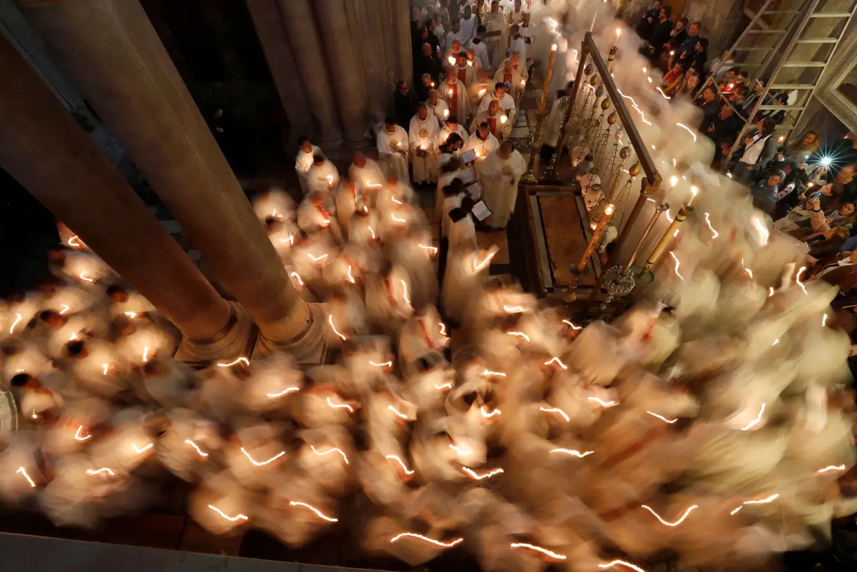 Quinta-feira santa na Basílica do Santo Sepulcro, Jerusalém.