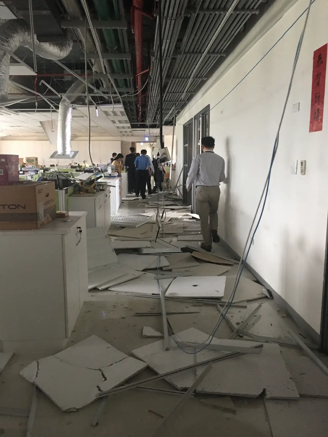 Pelo menos 17 pessoas ficaram feridas na sequência de um forte sismo de magnitude 6,1 na escala de Richter que atingiu o leste de Taiwan.