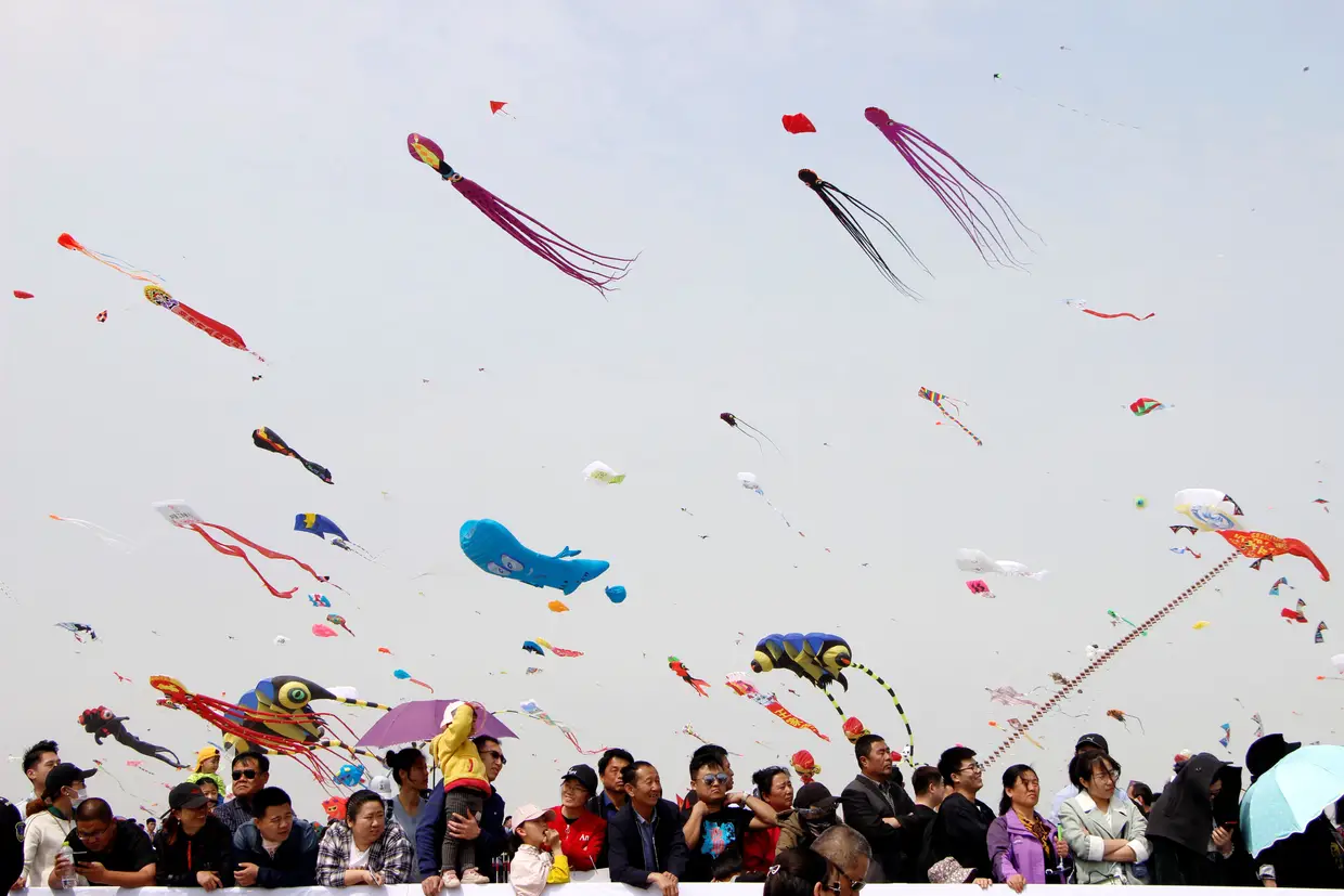 Festival Internacional de Papagaios em Weifang, China.
