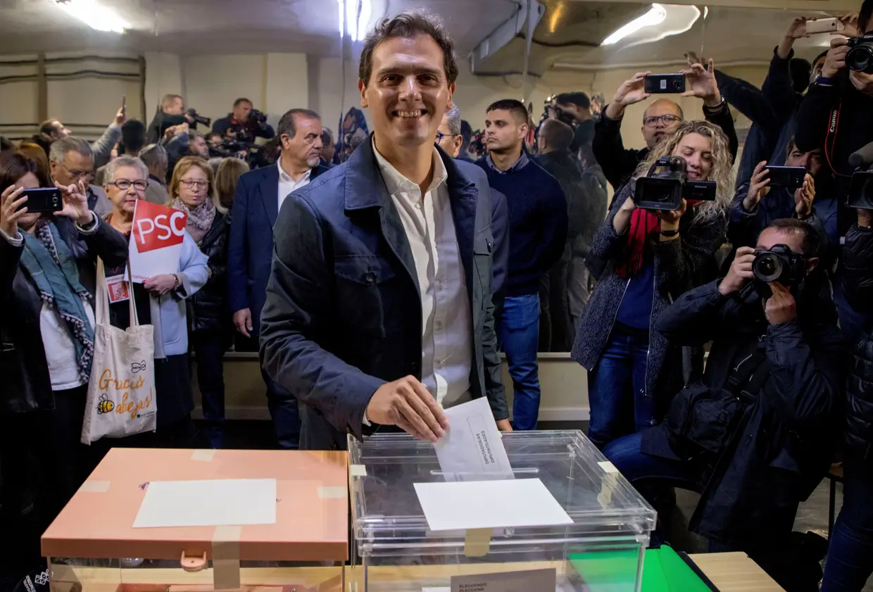 O terceiro partido mais votado nestas eleições gerais em Espanha foi o Cidadãos de Albert Rivera com 15,86% dos votos e 57 deputados eleitos, mais 25 do que na legislatura anterior.