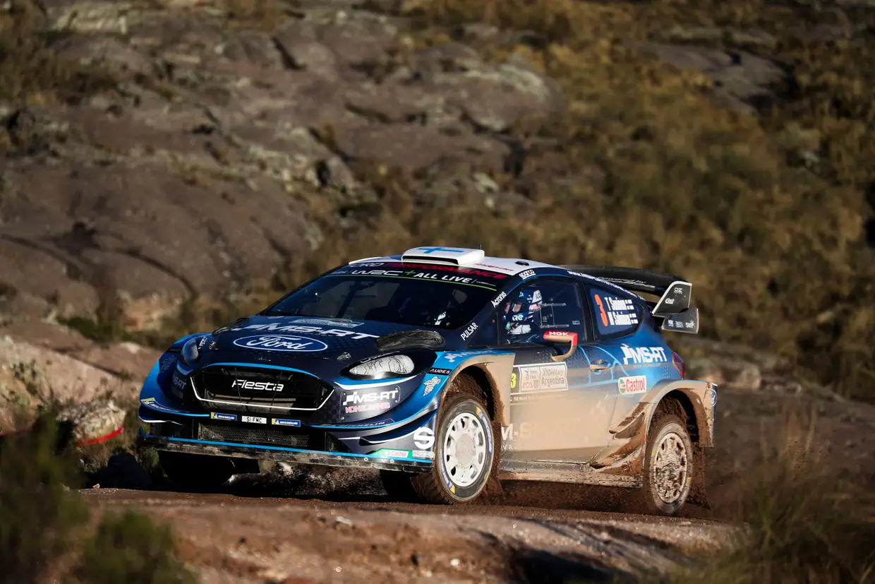 O filandês Teemu Suninen no seu Ford Fiesta.