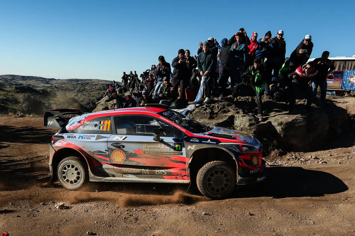 O vencedor da prova, Thierry Neuville, a bordo do seu Hyundai i20.