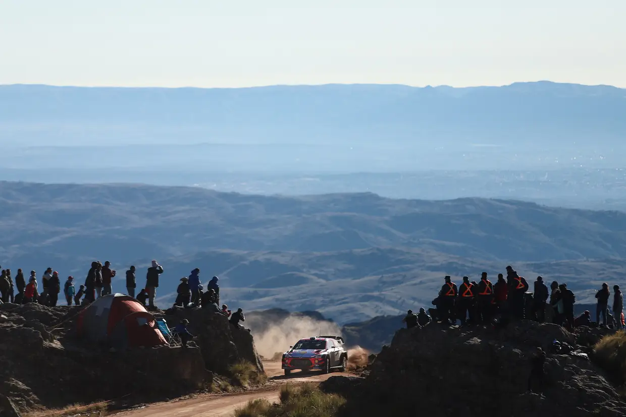 O piloto norueguês Andreas Mikkelsen e o seu co-piloto Anders Jaeger-Amland no Hyundai i20.
