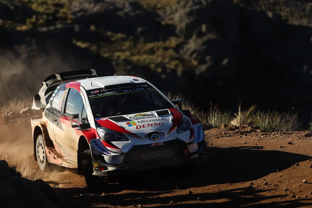 O Toyota Yaris do britânico Kris Meeke.