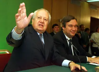 Em 1999, o PS obtém uma expressiva vitória, com Mário Soares como cabeça de lista a conseguir 43,1% dos votos e 12 eurodeputados.