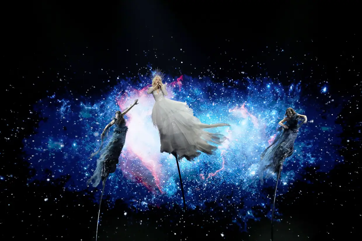Kate Miller-Heidke da Austrália ensaia para as semifinais da Eurovisão, em Telavive, Israel.