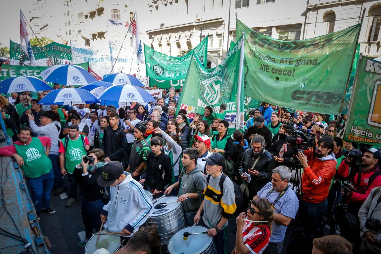 Greve nacional dos funcionários públicos argentinos que exigem negociações salariais, em Buenos Aires.