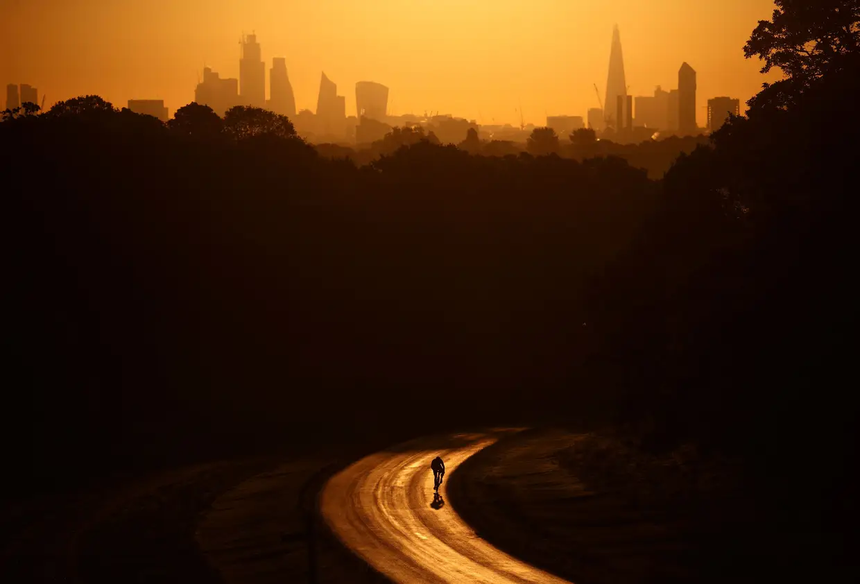 O nascer do sol em Londres, Inglaterra.