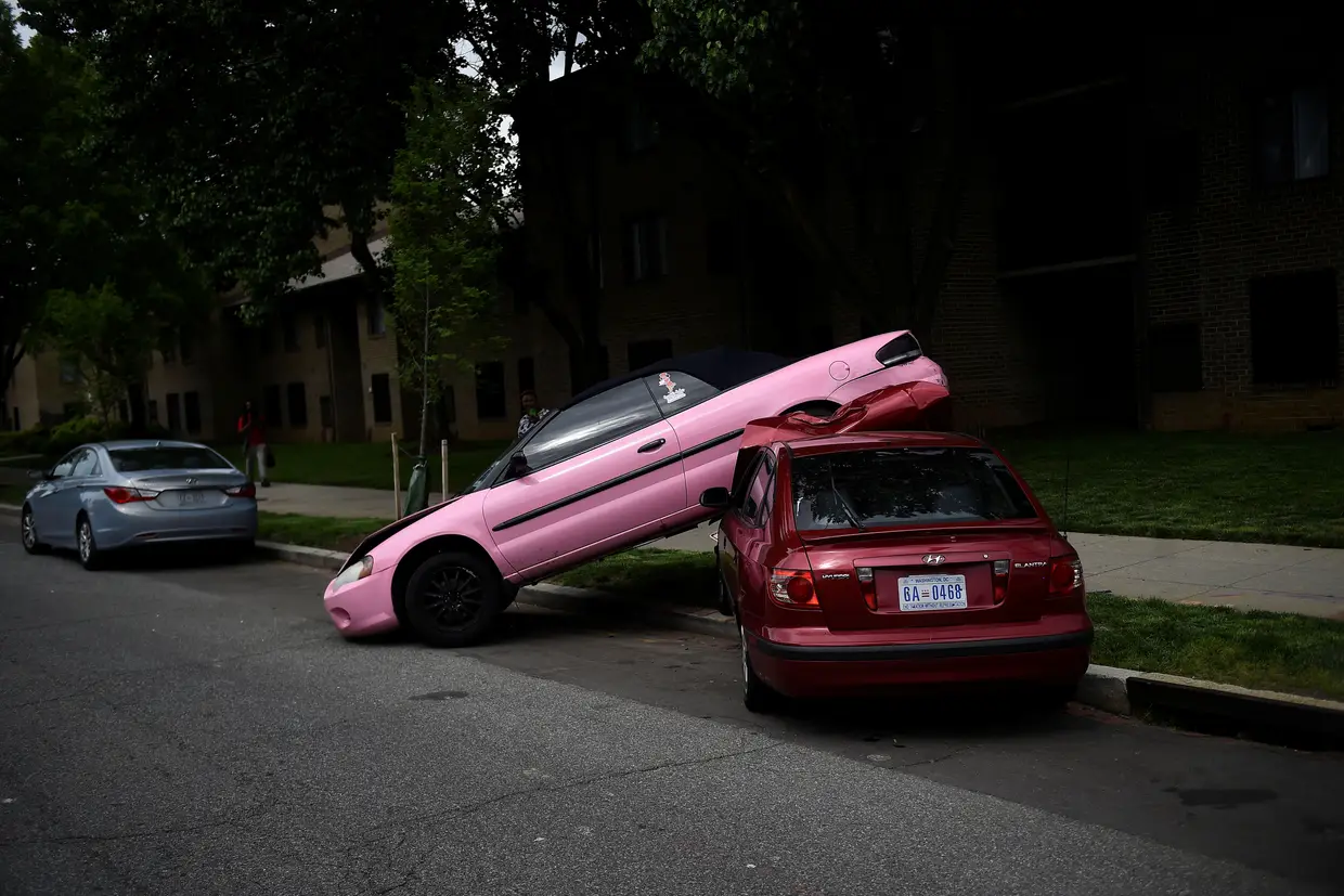 A colisão entre dois carros em Washington, Estados Unidos da América.