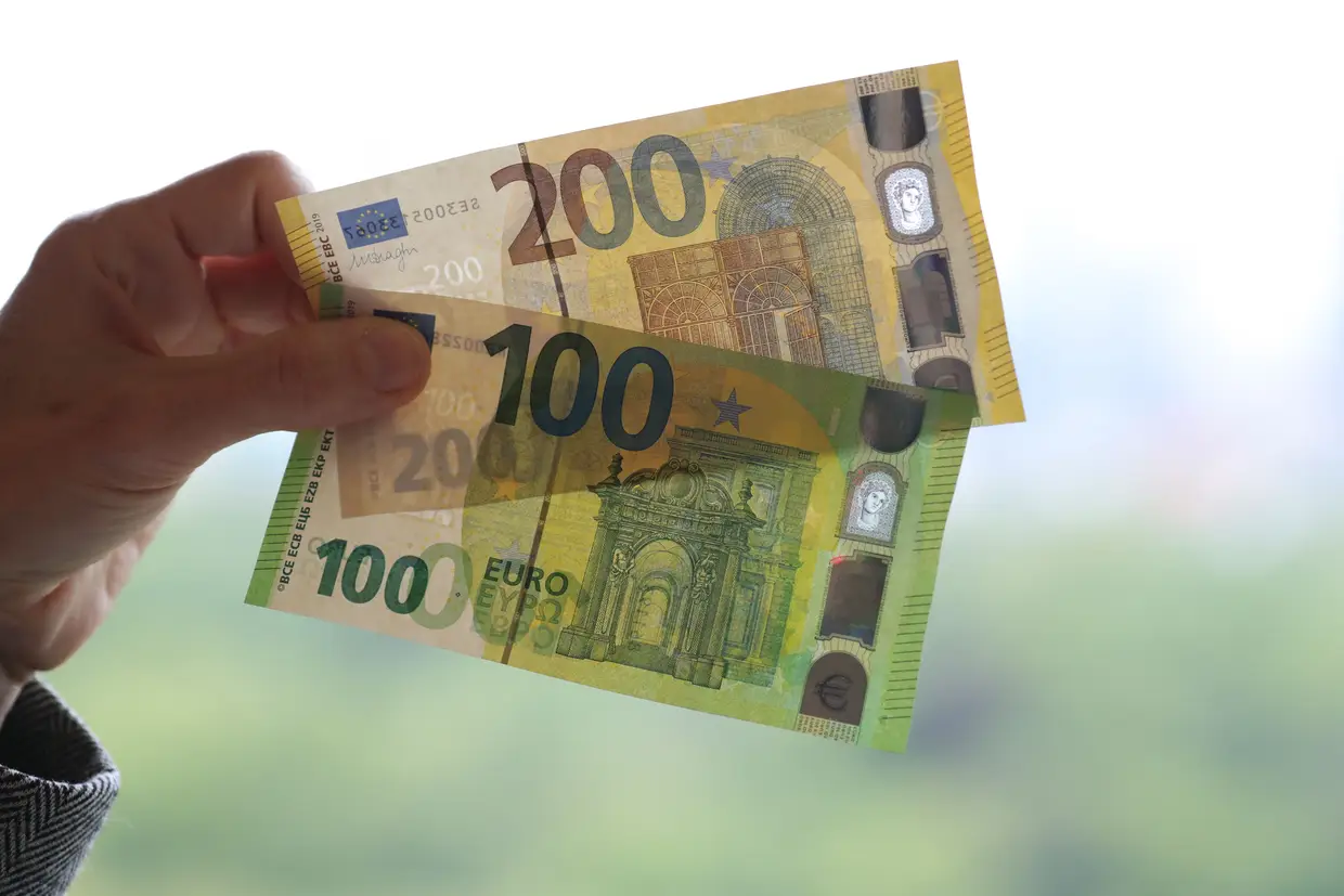 A apresentação das novas notas de 100 e 200 euros que entram em circulação no final de maio.