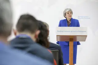 May apresenta proposta que obriga Parlamento a decidir sobre novo referendo