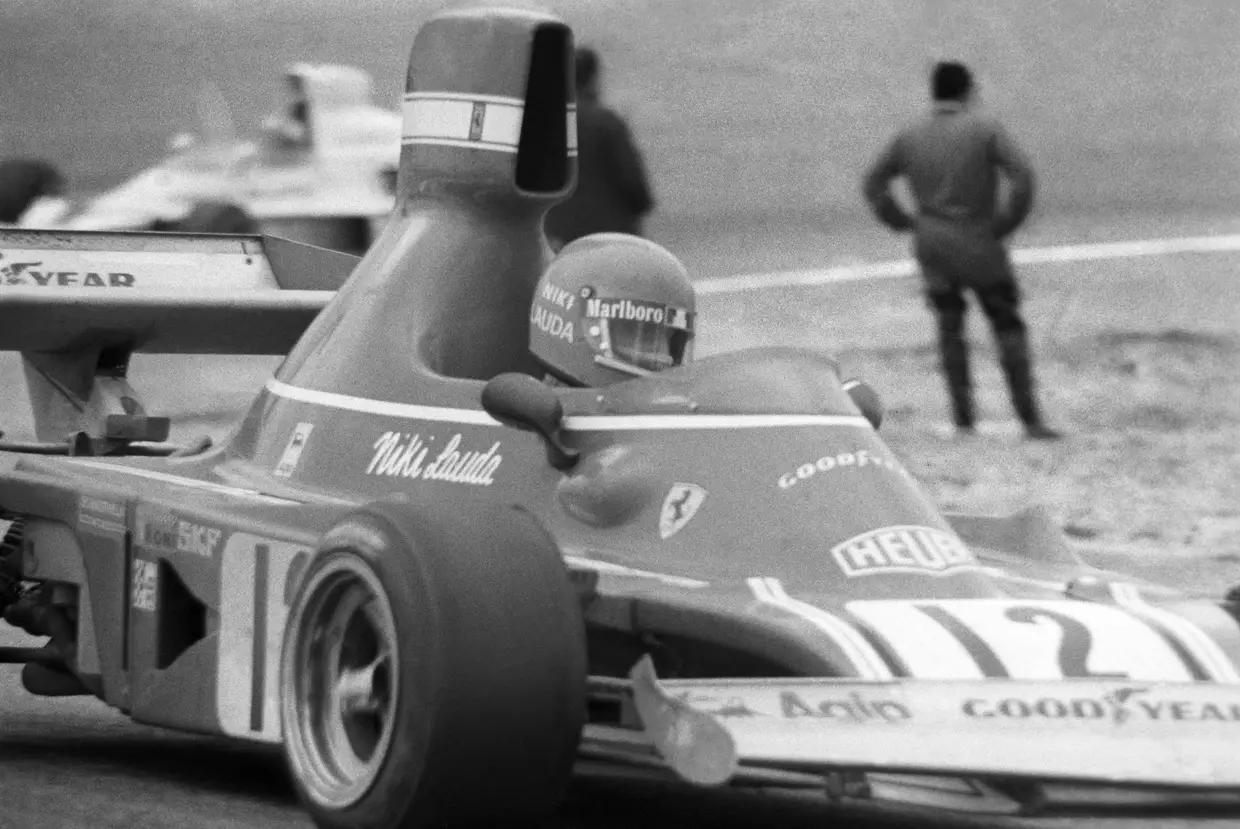 Filho de uma família abastada austríaca, Niki Lauda começou a correr em 1968, escondido dos pais.