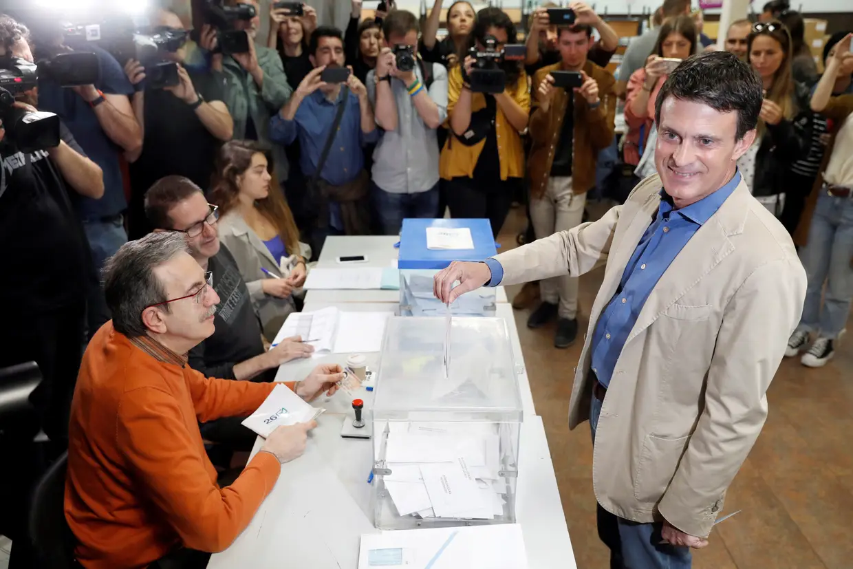 O antigo primeiro-ministro francês Manuel Valls é agora candidato a presidente da Câmara de Barcelona. Os espanhóis votam hoje para as eleições europeias e locais.