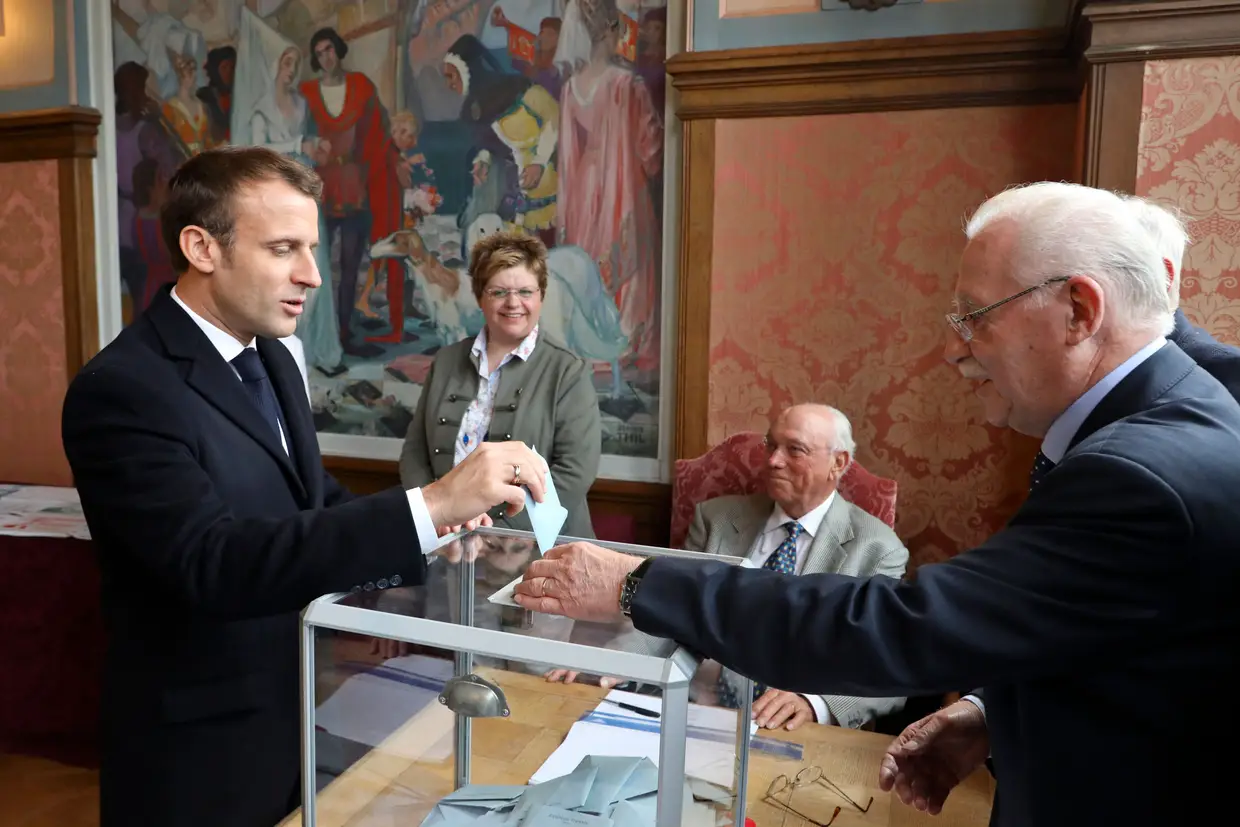 O Presidente francês Emmanuel Macron vota em Le Touquet.