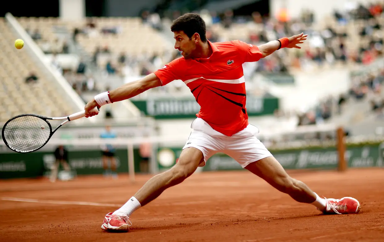 Novak Djokovic durante o torneio de Roland Garros, em Paris, França.
