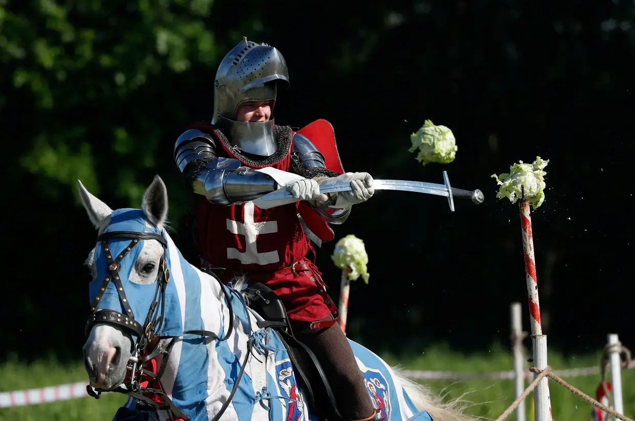 Um festival medieval na vila de Aziarco, na Bielorrússia.