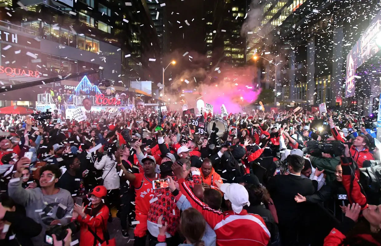 Festejos dos adeptos no Canadá.