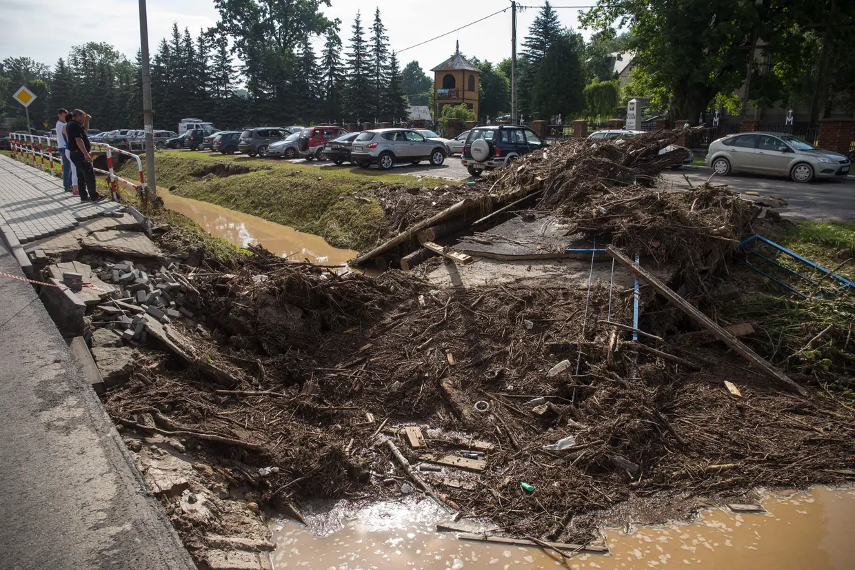Destruição provocada por uma tempestade em Wierzchowiska Pierwsze, na Polónia.
