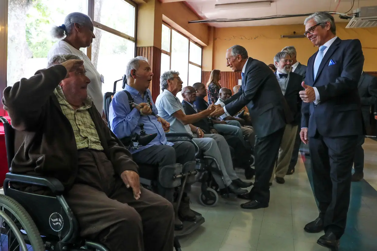O Presidente da República, Marcelo Rebelo de Sousa, durante a visita ao Lar Militar da Cruz Vermelha, em Lisboa.