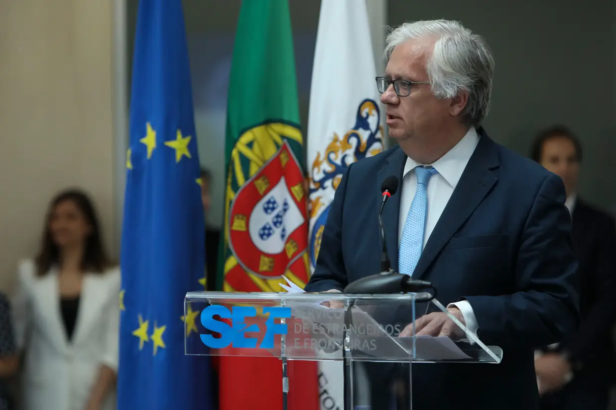 O ministro da Administração Interna, Eduardo Cabrita intervém na cerimónia comemorativa do 43.º aniversário do SEF - Serviço de Estrangeiros e Fronteiras, em Oeiras.